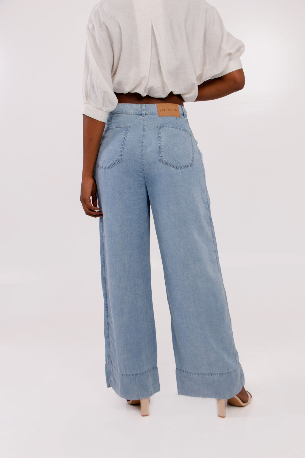 Essence Pants - pantalón wide leg azul hielo, FREDDA