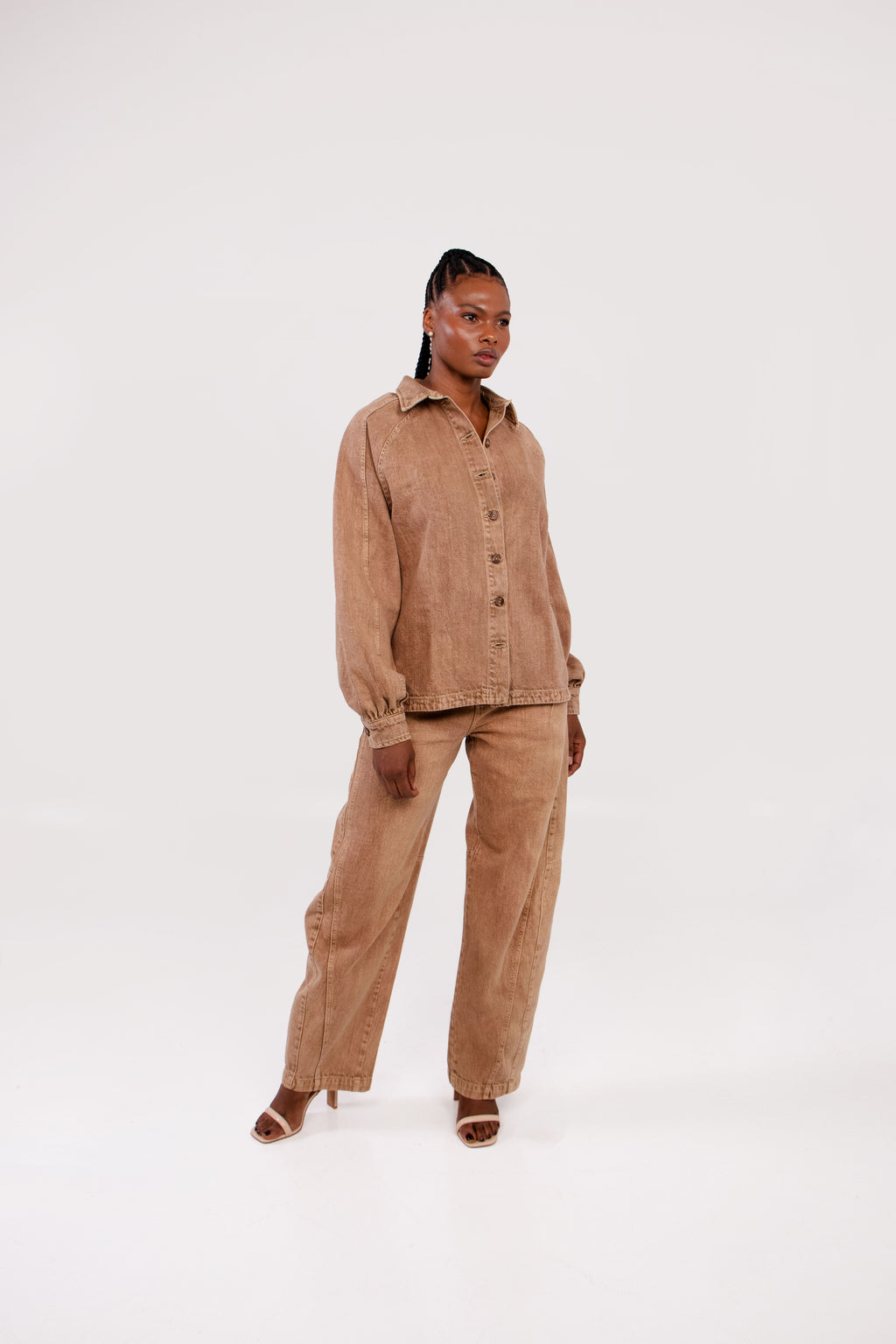Core Jeans - jean barrel camel oscuro, FREDDA
